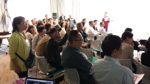 ウィステリアホールで漫画研究部の歴史を見ています