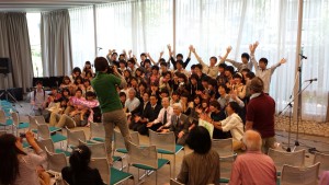 藤蔭新会員によるタイムカプセル封印式。